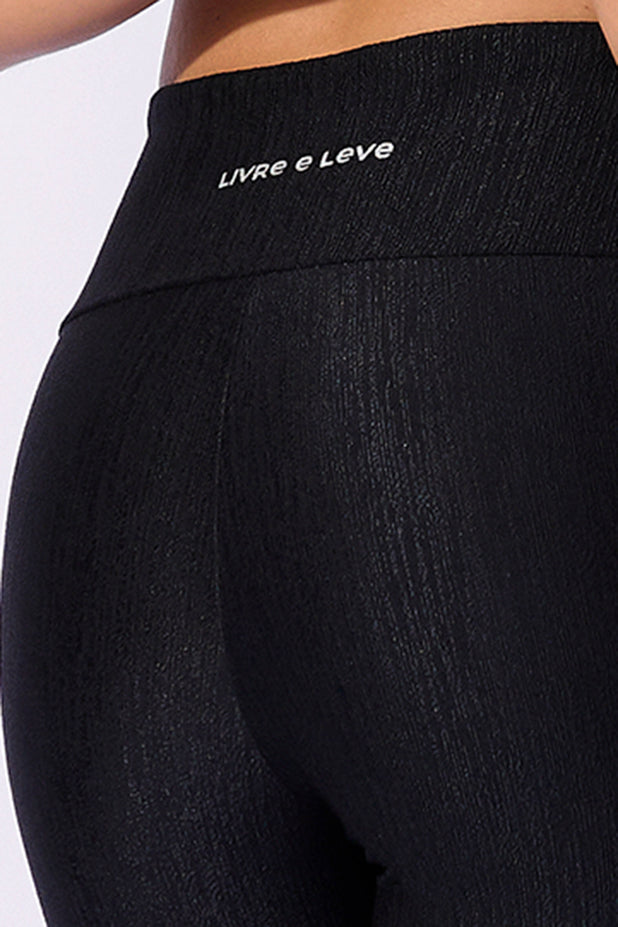 Calça Flare Texturizada Preta