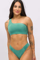 Biquíni Ombro Só e Calcinha Bombom Texturizado Verde