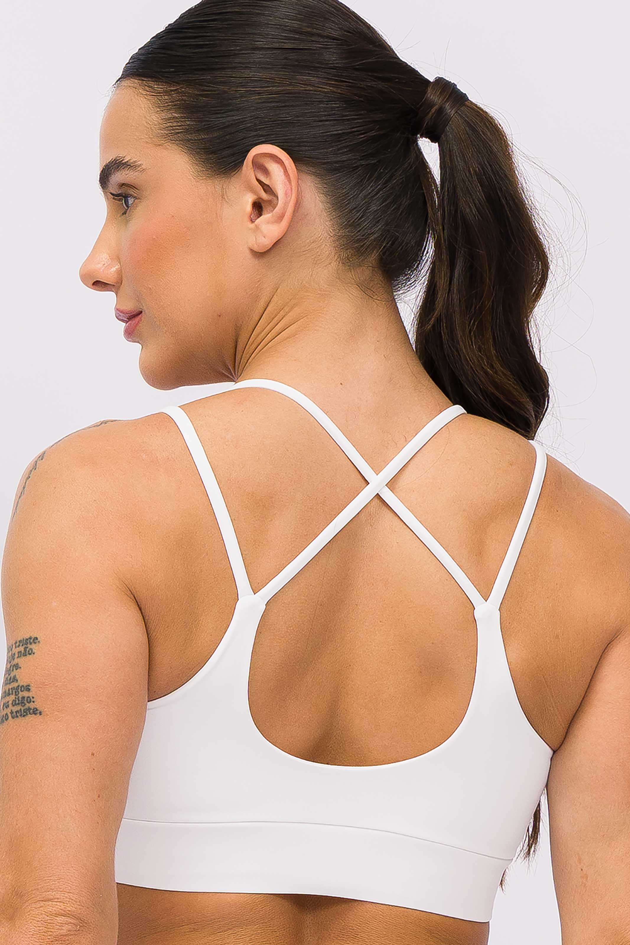 Top Strappy com Bojo Branco – Livre e Leve