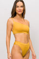 Biquíni Ombro Só com Calcinha Hot Pants Canelado Mostarda