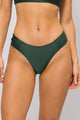 Biquíni Top Ombro Só e Calcinha Bombom Verde Bonsai