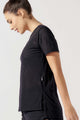 Blusa com Fenda Lateral Furadinha Preta