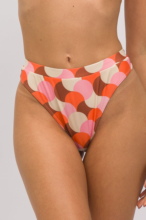 Biquíni Top Faixa e Calcinha Hot Pants Retrô