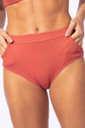 Calcinha Hot Pants com Bolso Textura Marrom