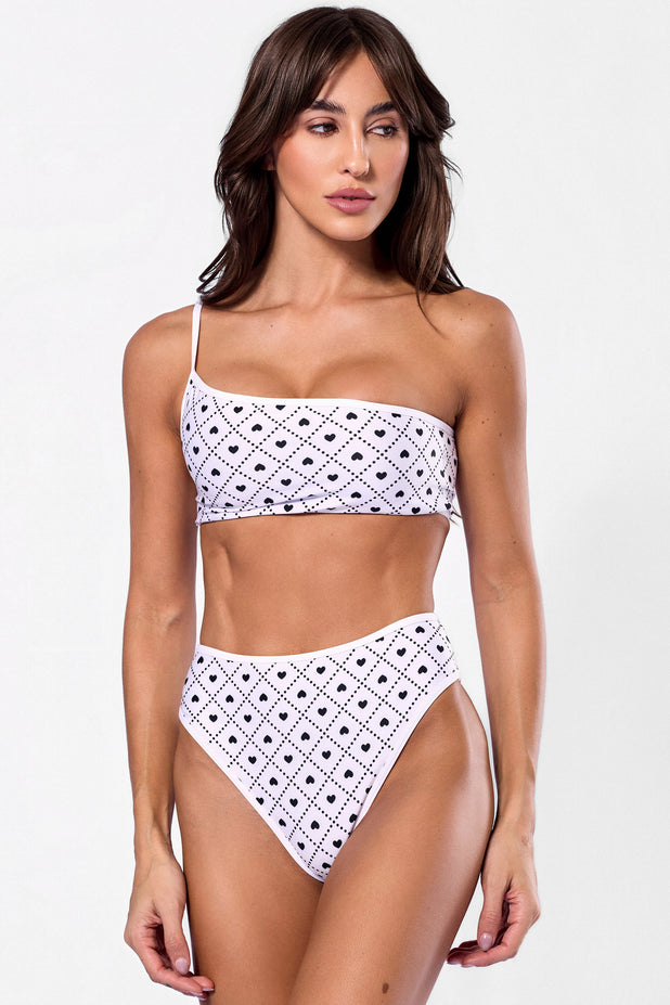 Biquíni Ombro Só e Calcinha Hot Pants Coração