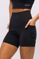 Bermuda Modeladora com Bolso Lateral Preta