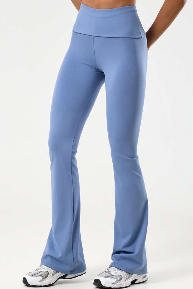 Calça Flare com Cós de Virar Azul Claro