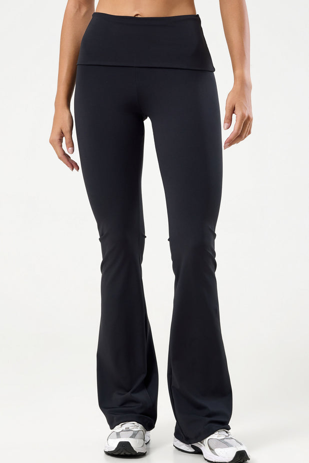 Calça Flare com Cós de Virar Preta