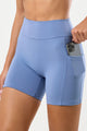 Bermuda com Bolso e Cós em V Azul Claro
