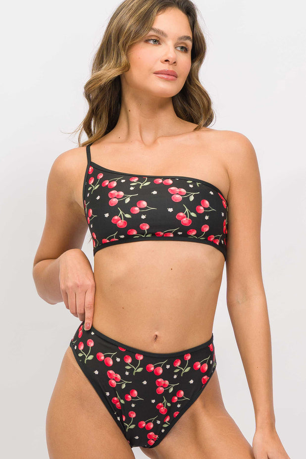 Biquíni Ombro Só e Calcinha Hot Pants Cereja