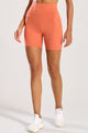 Bermuda com Bolso nas Costas Laranja
