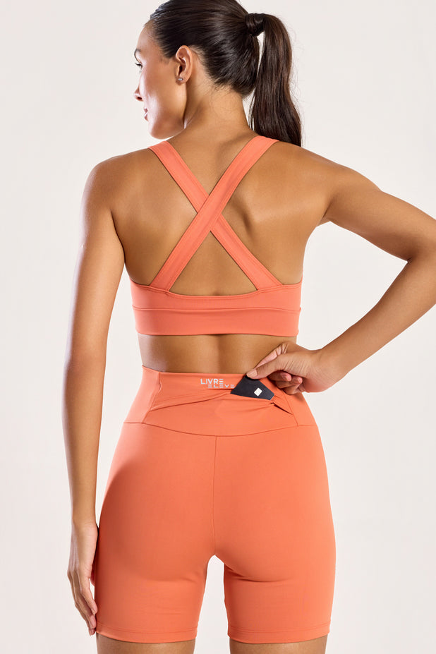 Bermuda com Bolso nas Costas Laranja