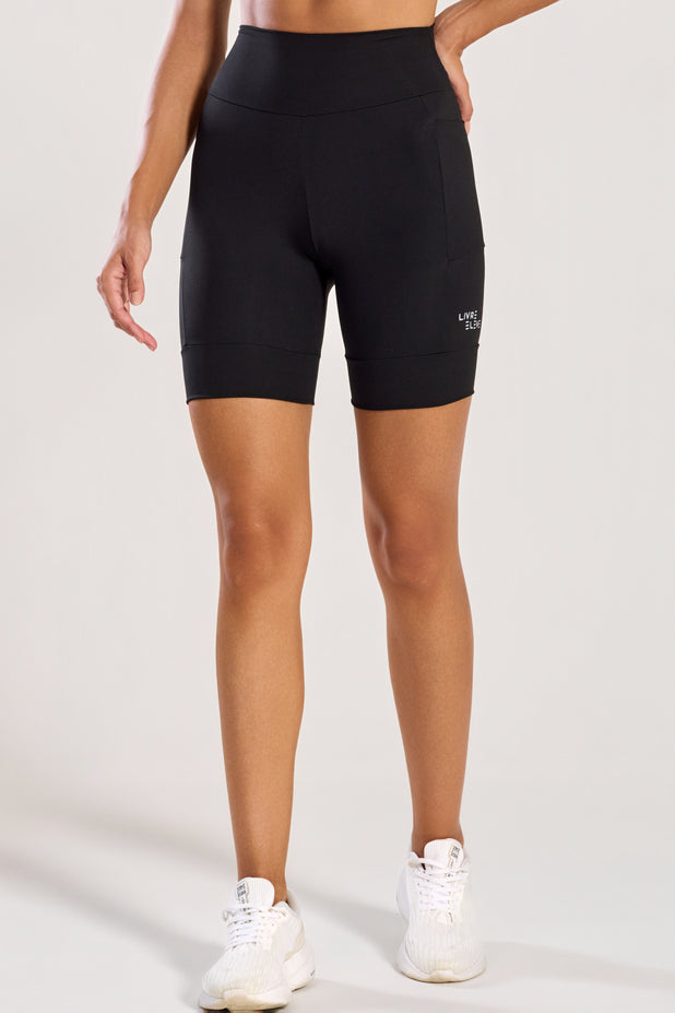 Bermuda com Bolso e Pala Preta