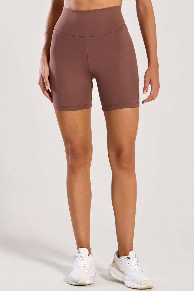 Bermuda com Bolso nas Costas Marrom