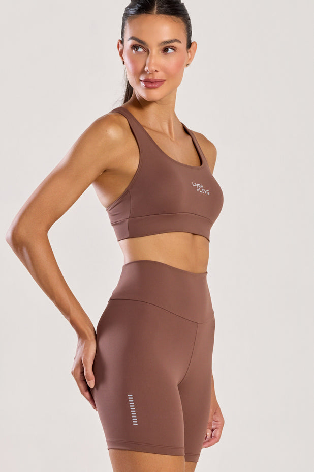 Conjunto Top Cruzado e Bermuda Bolso Cós Marrom