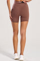 Bermuda com Bolso nas Costas Marrom