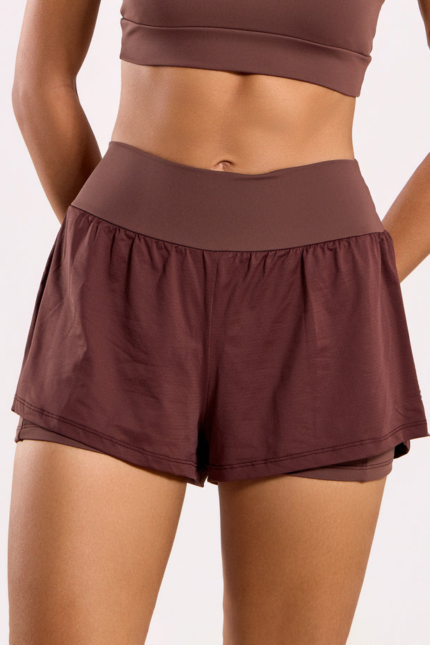 Short Duplo com Bolso Interno Marrom