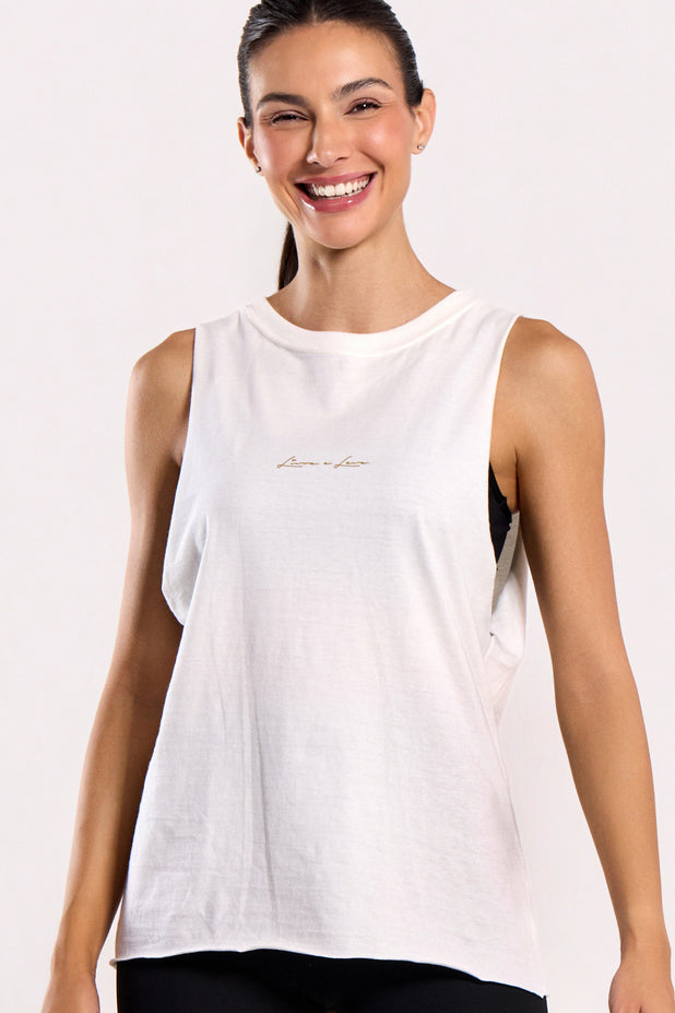 Regata Cavada Off-White Livre e Leve