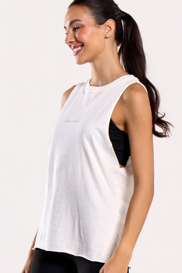 Regata Cavada Off-White Livre e Leve