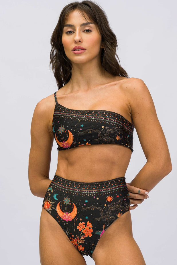 Biquini Top Ombro Só e Calcinha Hot Pants