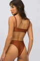 Biquíni Top Quadrado e Calcinha Hot Pants Com Cós Brown