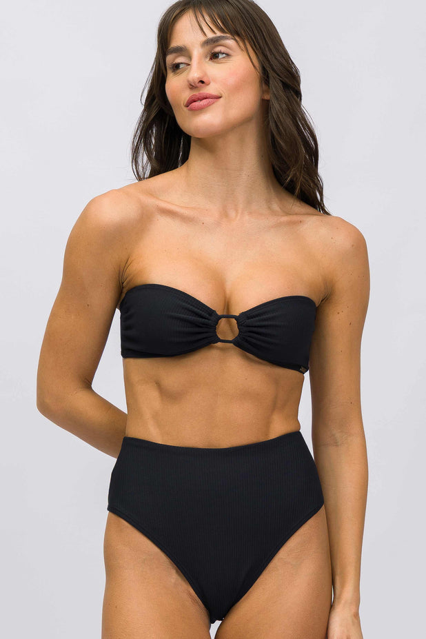 Biquíni Top com Decote e Calcinha Hot Pants Preto