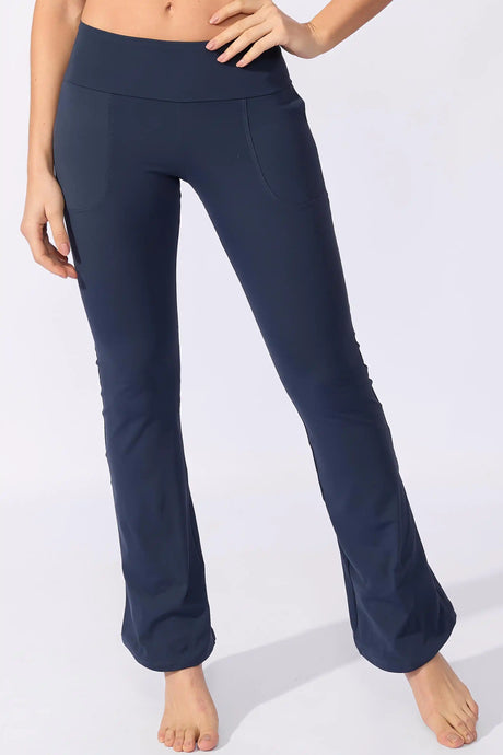 Calça Flare Modeladora com Bolso Graffiti