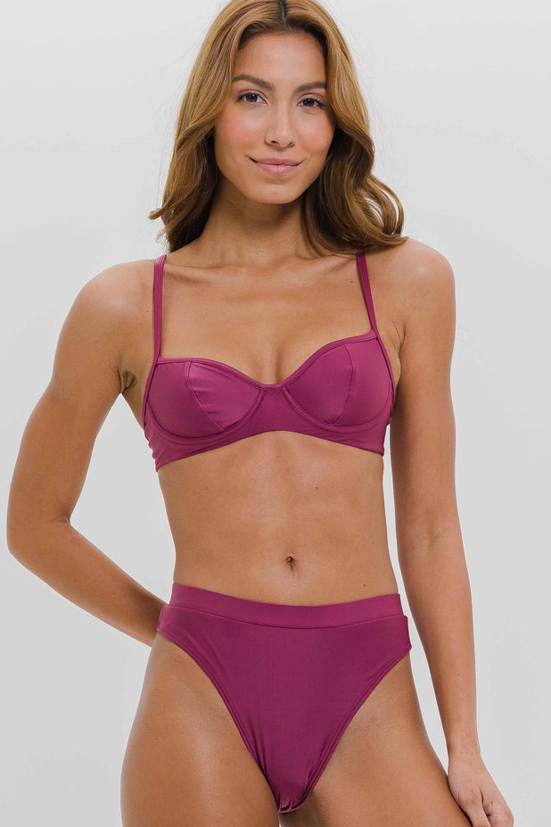 Biquíni com Aro e Calcinha Hot Pants com Cós Rosa