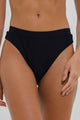 Biquíni com Aro e Calcinha Hot Pants com Cós Preto
