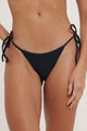 Biquíni Ombro Só com Calcinha de Amarrar Crochê Preto