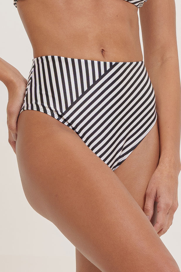 Calcinha Hot Pants Listrado P&B