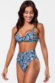 Top Transpassado e Calcinha Hot Pants Brisa do Mar