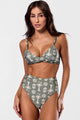 Top Biquini Transpassado e Calcinha Hot Pants Destinos