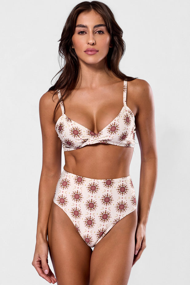 Top Biquini Transpassado e Calcinha Hot Pants Rota do Sol