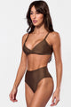 Top Biquini Transpassado e Calcinha Hot Pants Mascavo