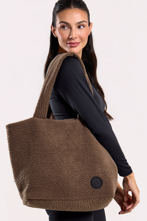 Bolsa Peluciada Marrom