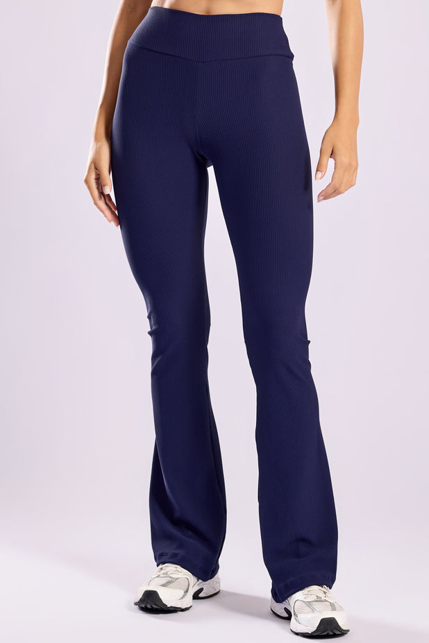 Conjunto Fitness Canelado Top Frente Única e Calça Flare Azul