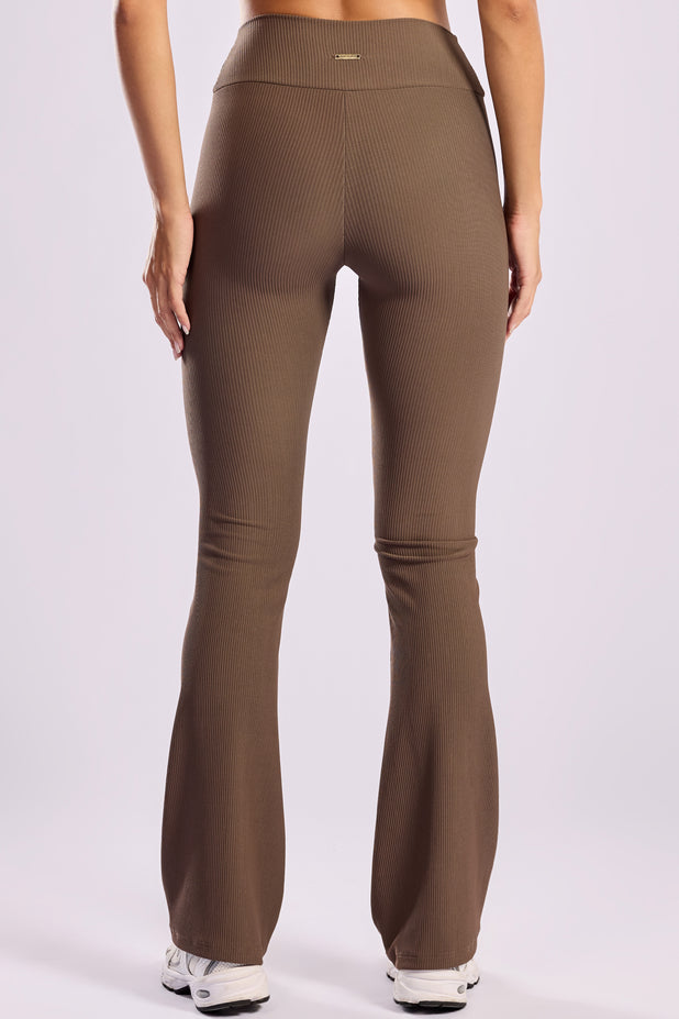 Calça Flare Canelada Nozes