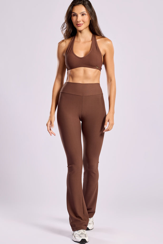 Conjunto Canelado Top Frente Única e Calça Flare Marrom