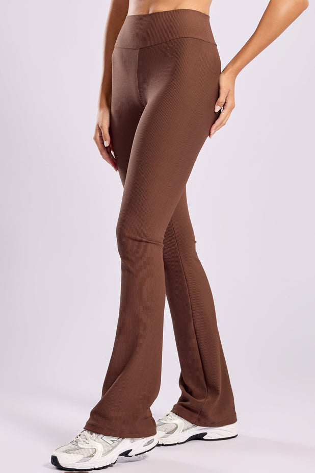 Calça Flare Canelada Marrom