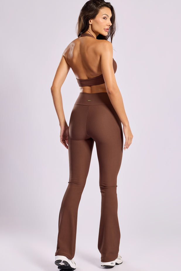 Conjunto Canelado Top Frente Única e Calça Flare Marrom