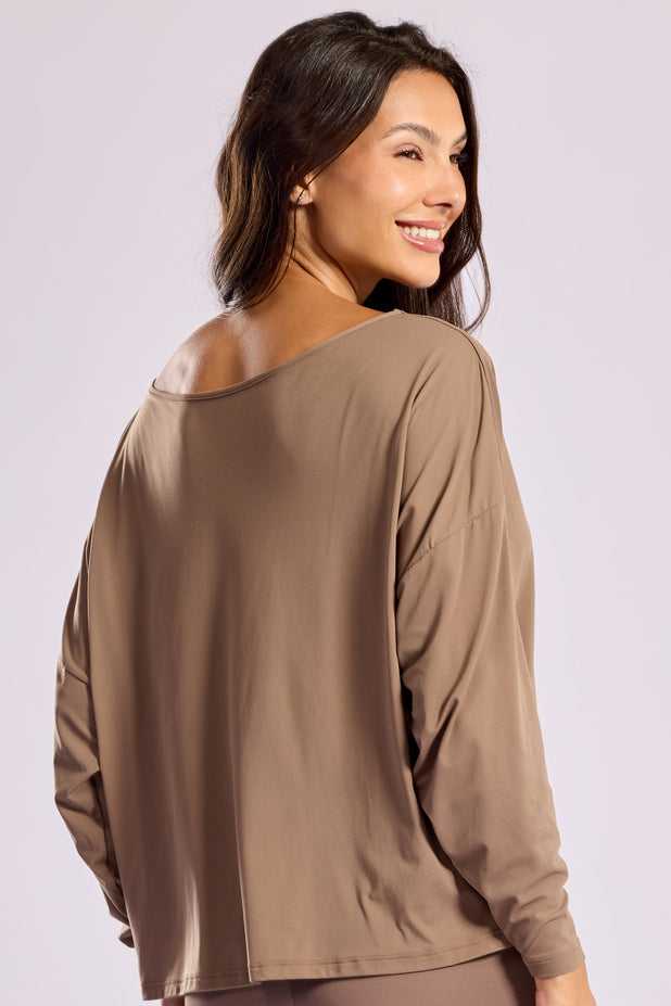 Blusa Manga Longa Ombro Caído Marrom Claro