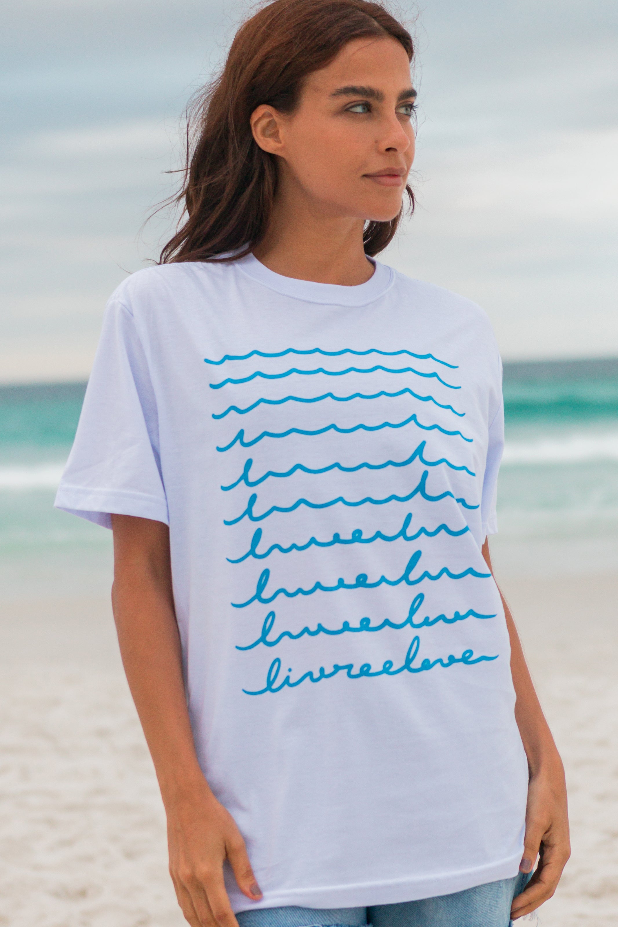 T-Shirt Branca Livre e Leve Wave