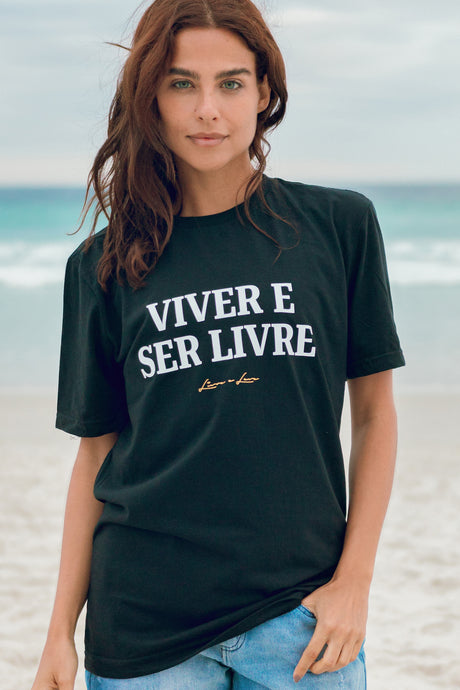 T-Shirt Preta Viver e Ser Livre
