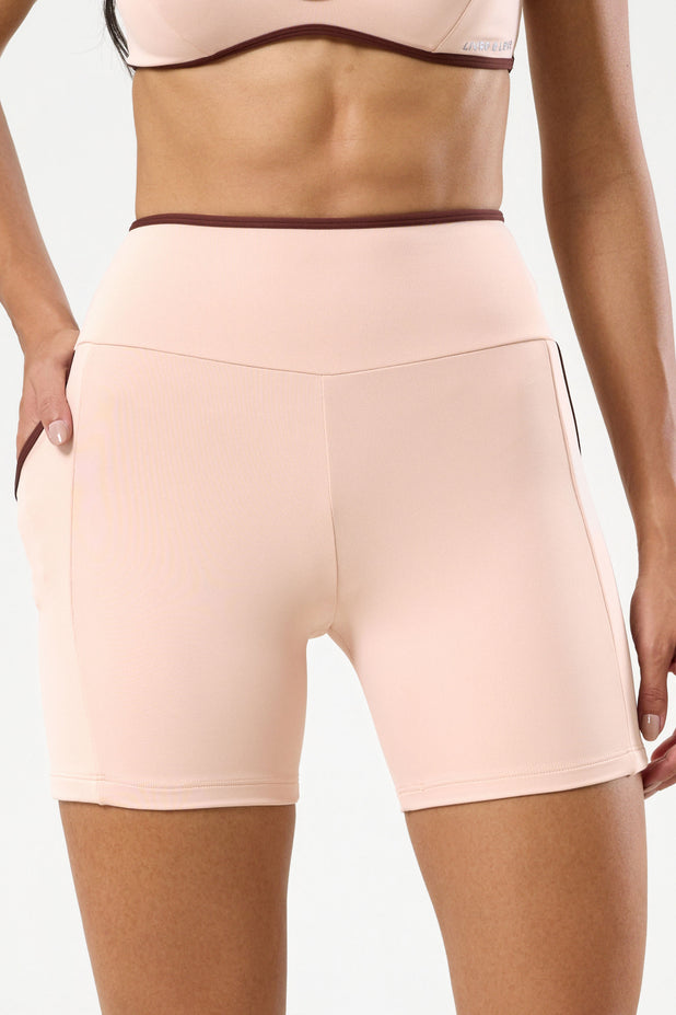 Bermuda com Bolso Detalhe em Viés Bege