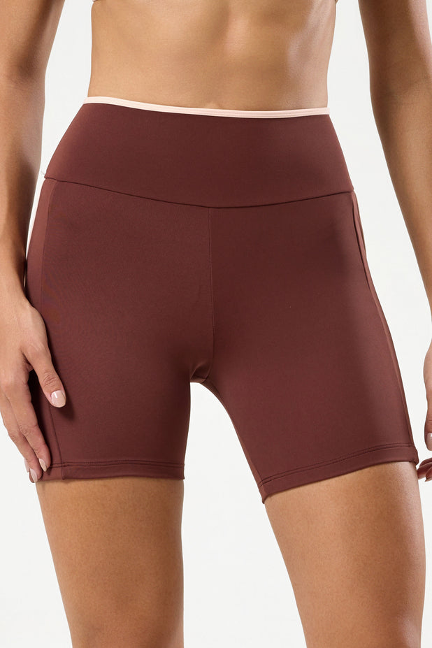 Bermuda com Bolso Detalhe em Viés Marrom