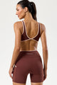 Conjunto Fitness Top Decote e Bermuda de Viés Marrom