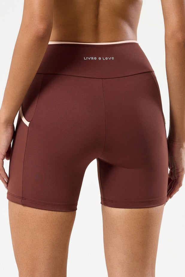 Bermuda com Bolso Detalhe em Viés Marrom