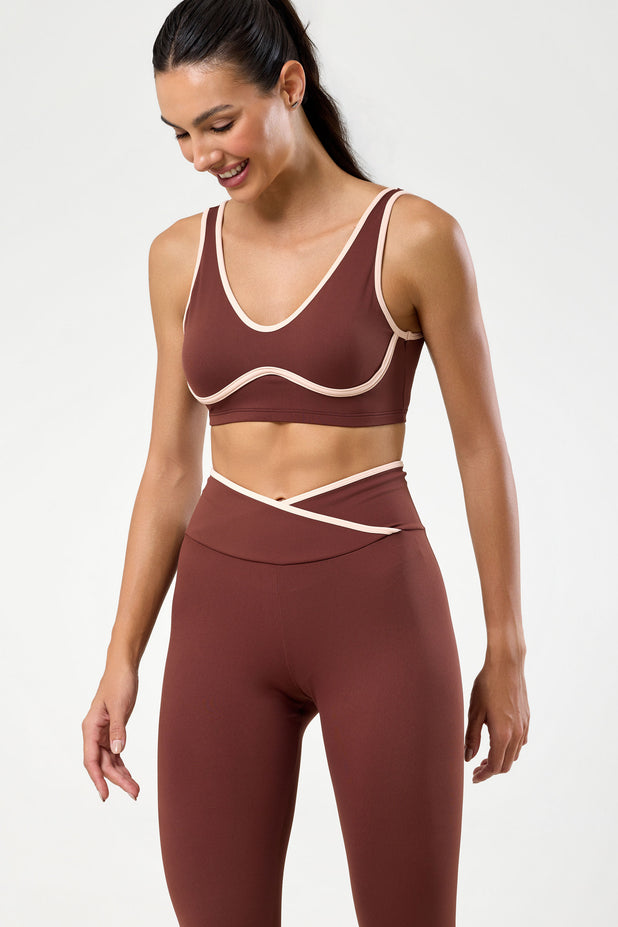 Conjunto Fitness Top e Calça com Detalhe em Viés Marrom