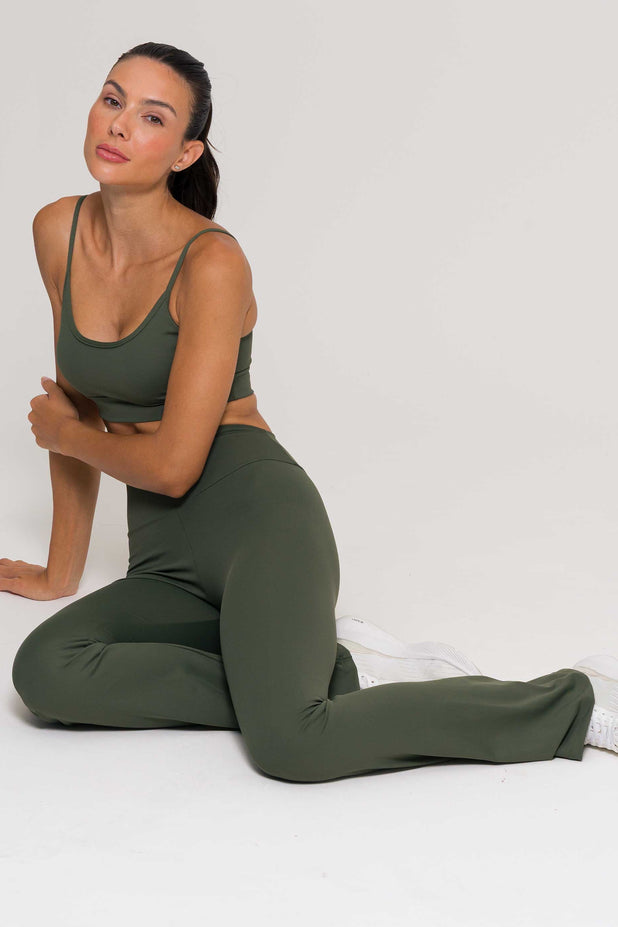 Conjunto Top Alcinha e Flare Poliamida Verde